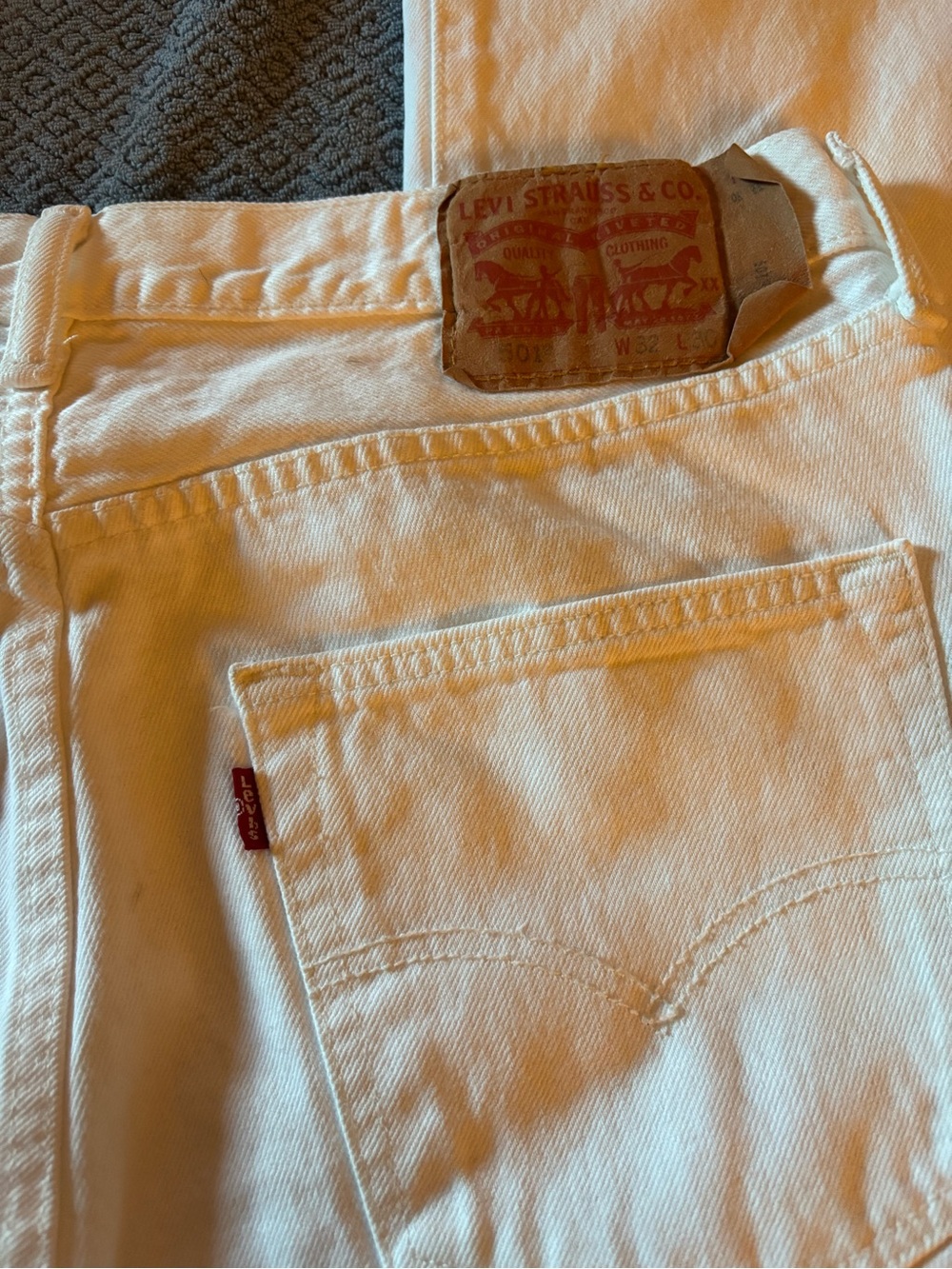 Levi’s Men's 501 Original Fit White Denim Jeans Straight Leg Button Fly 32x30 - Picture 3 of 6